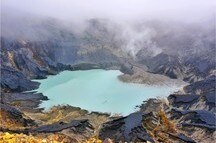 Experience the active Tangkuban Perahu volcano Experience the active Tangkuban Perahu volcano